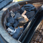 Корзина для копчения Slow ‘N Sear Deluxe для грилей 57 см уголь и щепа