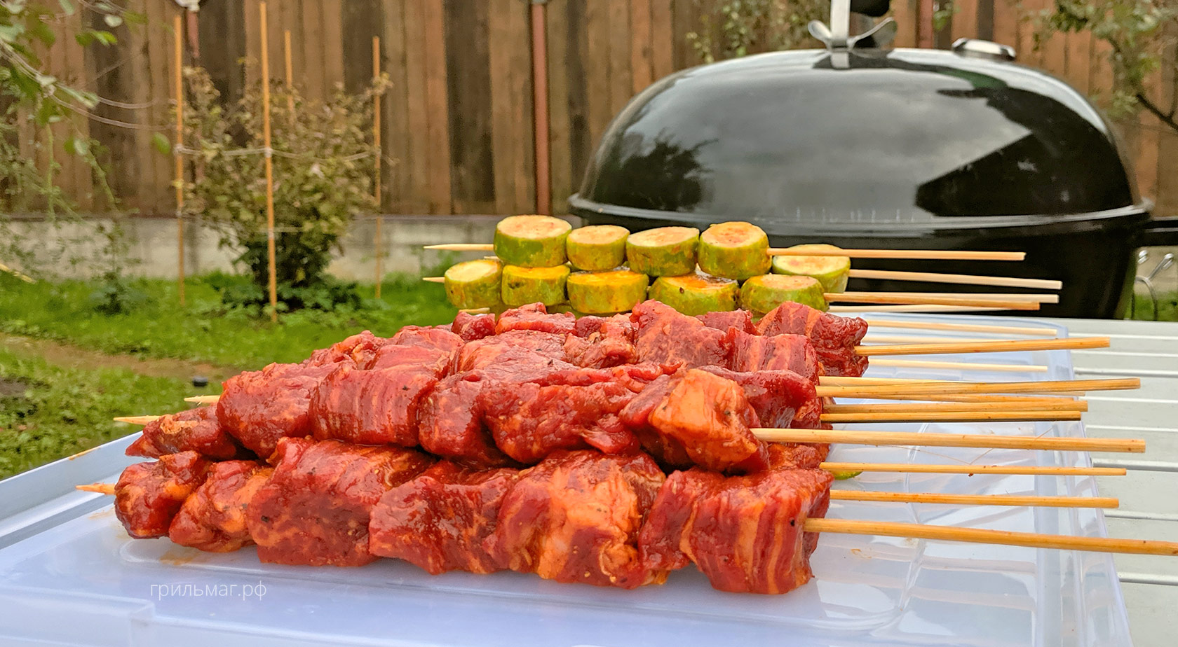 овощи и мясо на шпажках