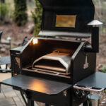 открытый ледж с контейнером для пиццы