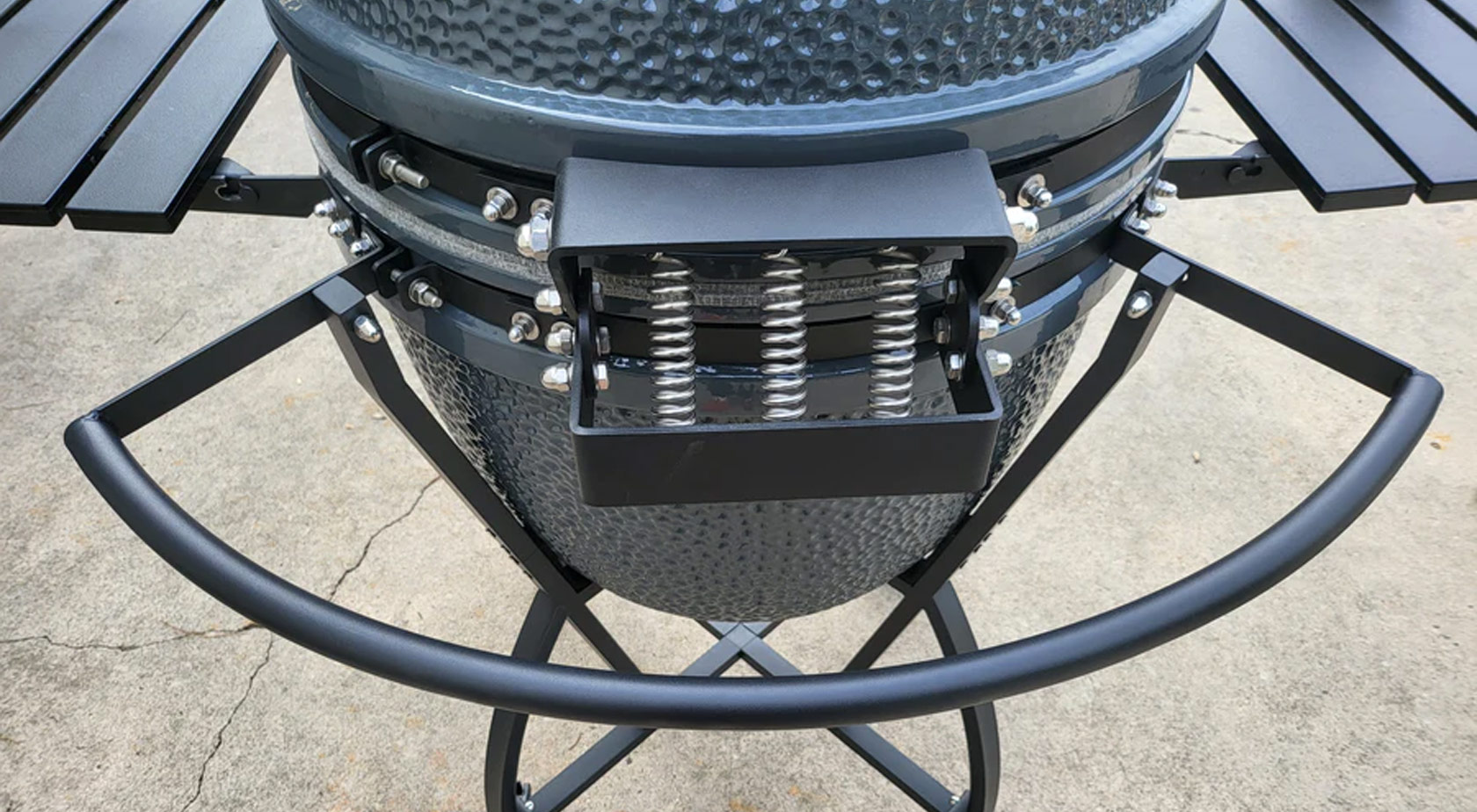 Как устроен гриль Slow ‘N Sear Kamado крепление крышки на керамическом снс камадо