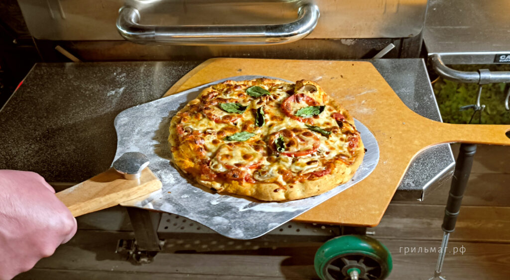 Какая лопатка для пиццы лучше: из дерева или из металла